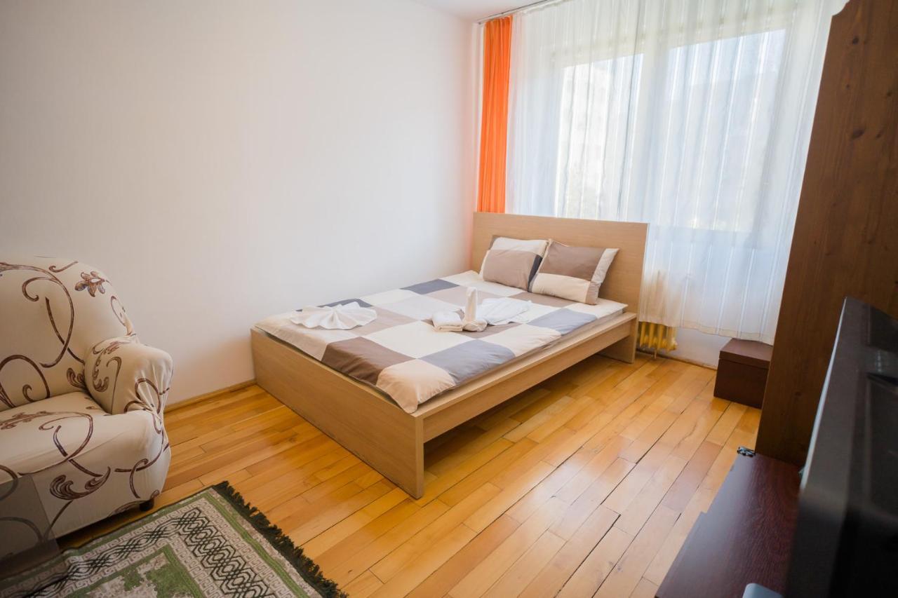 Rustic & Spacious 3Br Apartment Bukarest Exteriör bild
