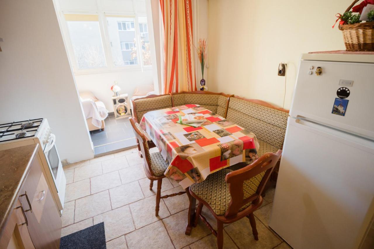 Rustic & Spacious 3Br Apartment Bukarest Exteriör bild