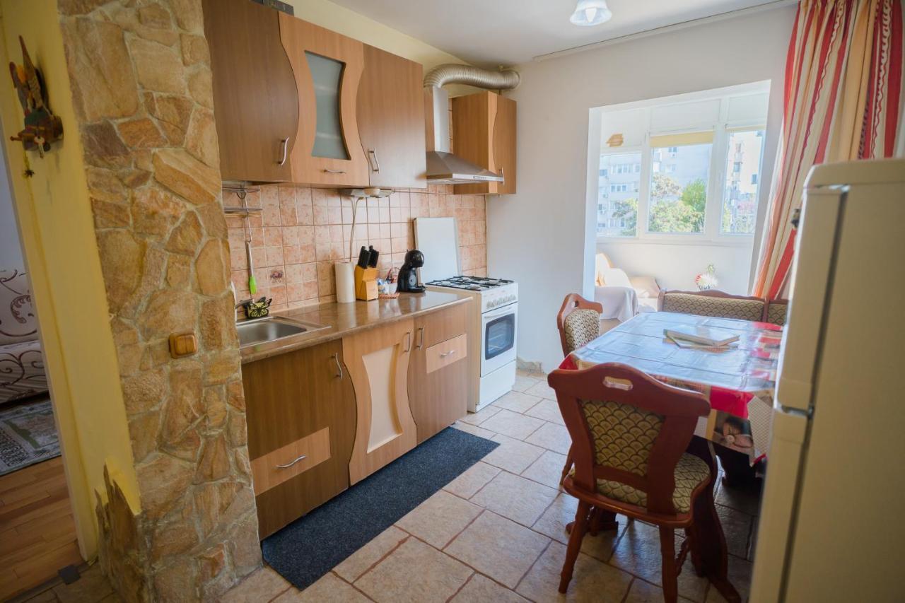 Rustic & Spacious 3Br Apartment Bukarest Exteriör bild