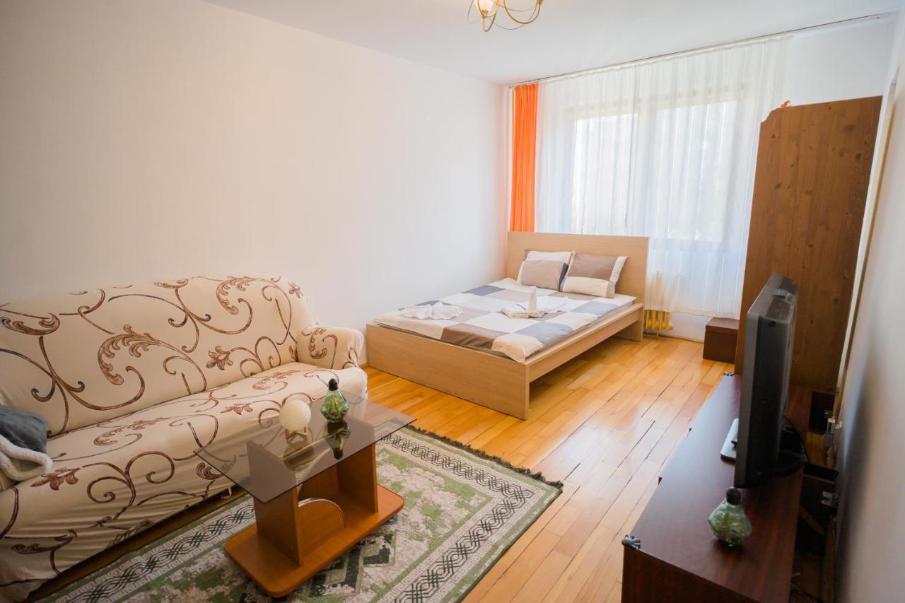 Rustic & Spacious 3Br Apartment Bukarest Exteriör bild