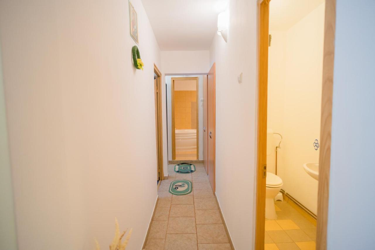Rustic & Spacious 3Br Apartment Bukarest Exteriör bild