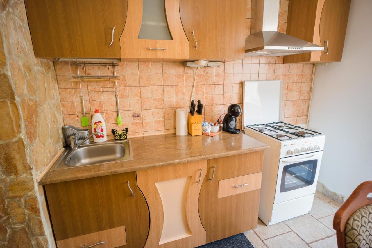 Rustic & Spacious 3Br Apartment Bukarest Exteriör bild