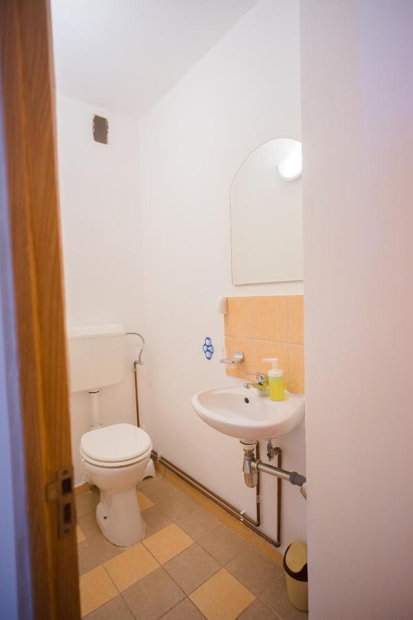 Rustic & Spacious 3Br Apartment Bukarest Exteriör bild