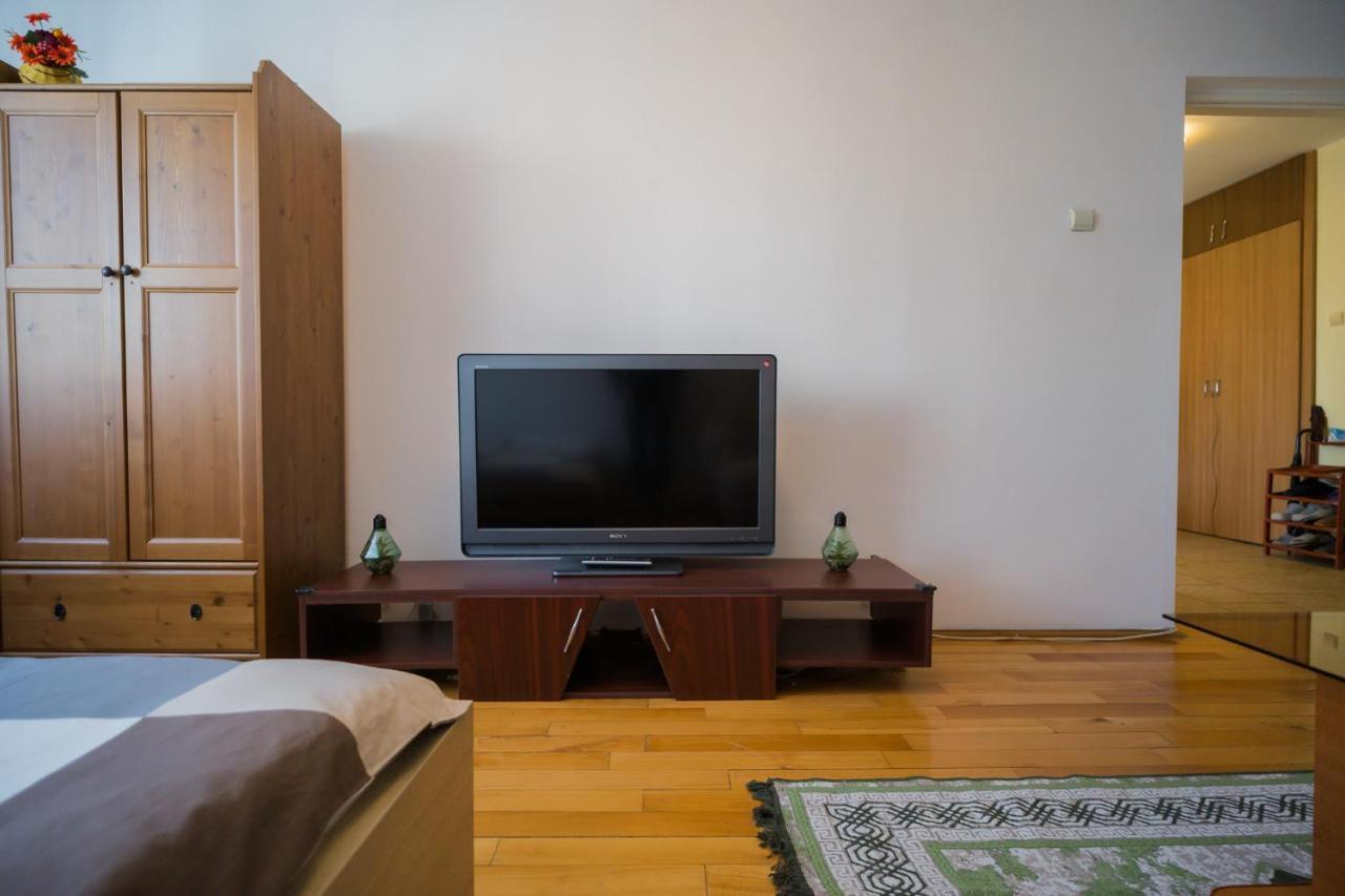 Rustic & Spacious 3Br Apartment Bukarest Exteriör bild