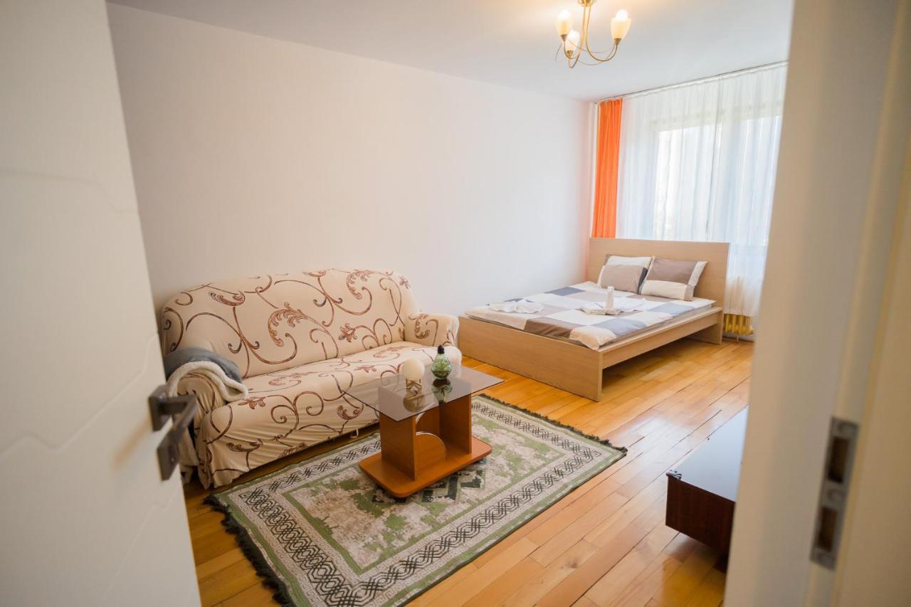 Rustic & Spacious 3Br Apartment Bukarest Exteriör bild