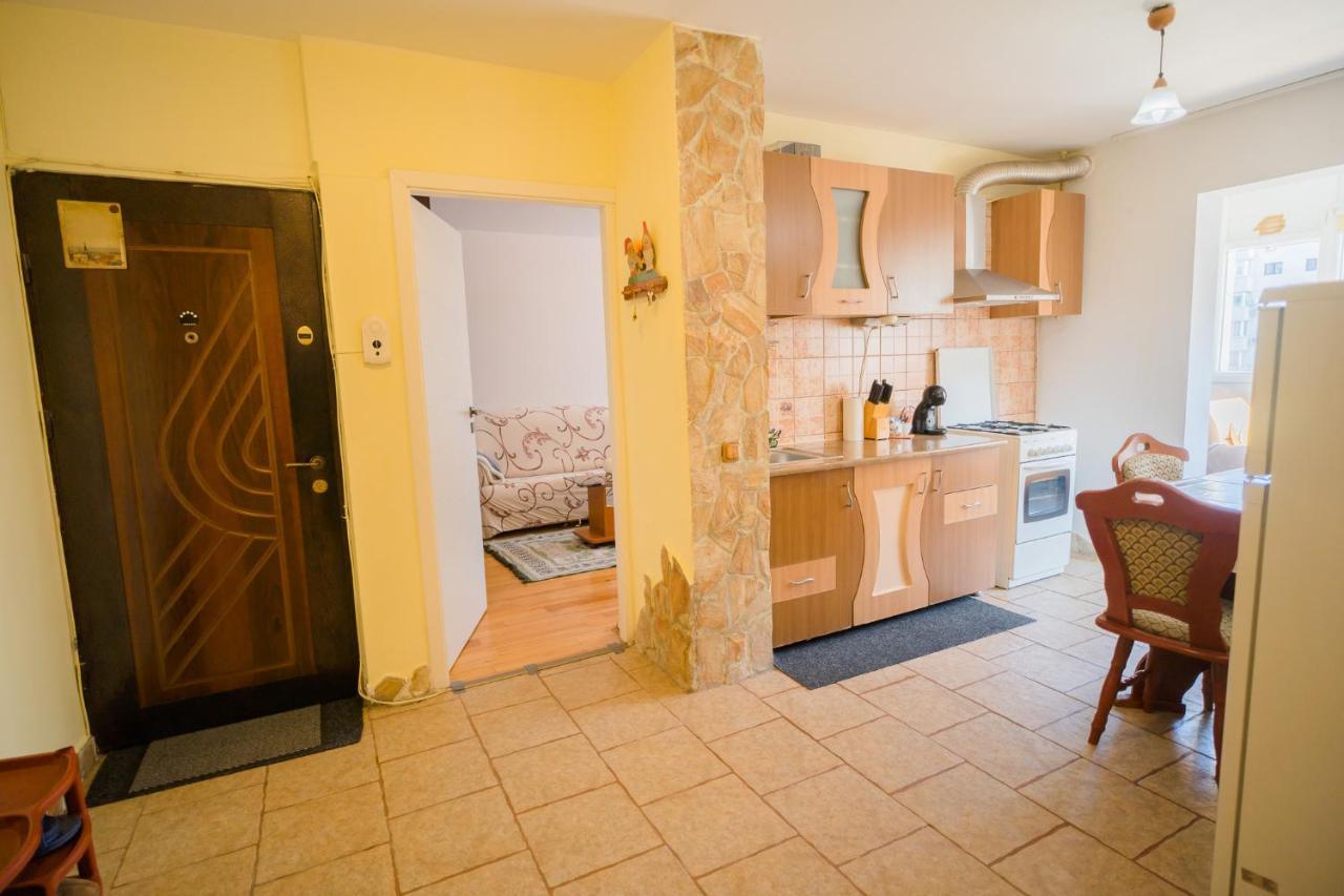 Rustic & Spacious 3Br Apartment Bukarest Exteriör bild