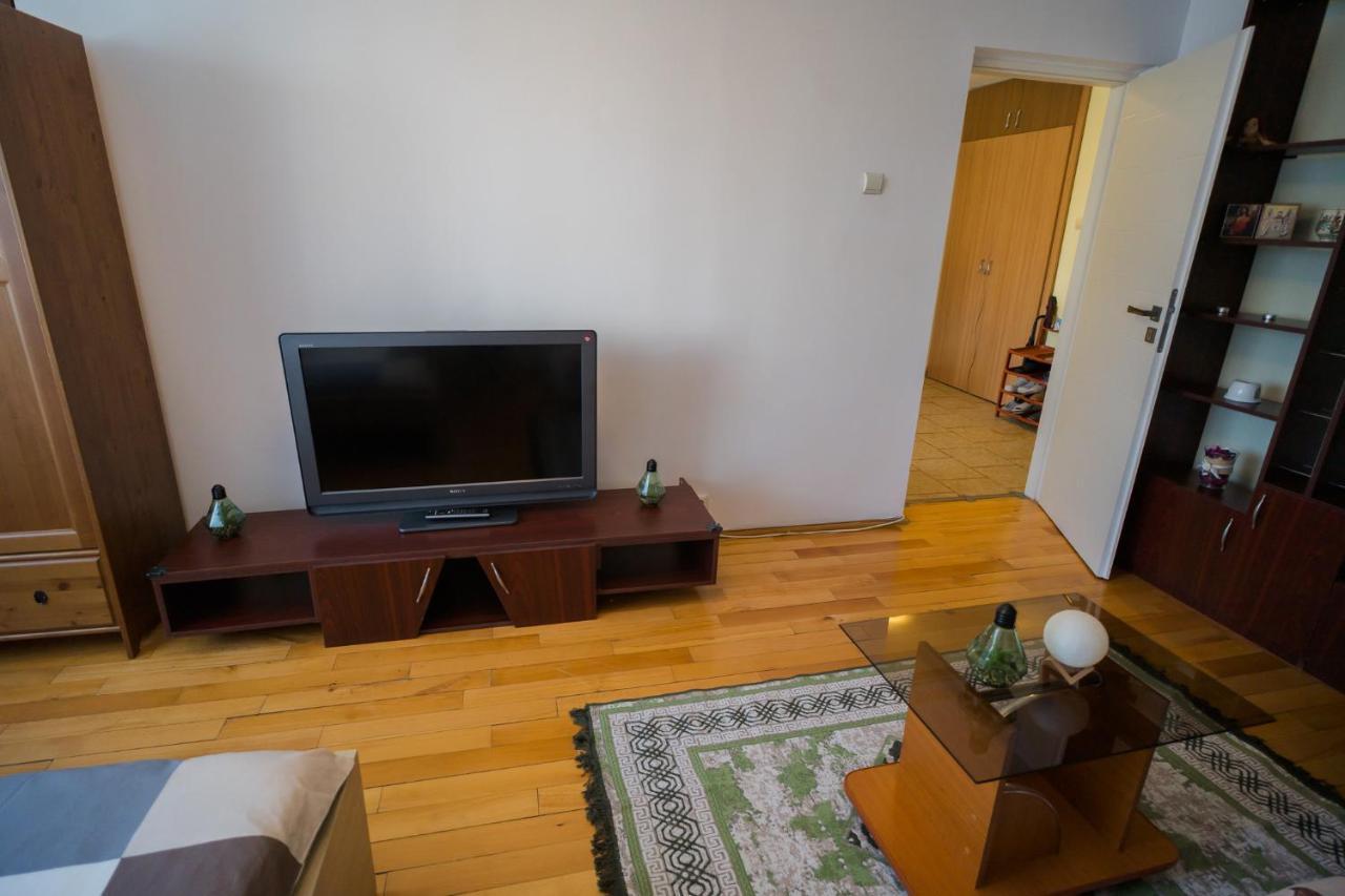 Rustic & Spacious 3Br Apartment Bukarest Exteriör bild